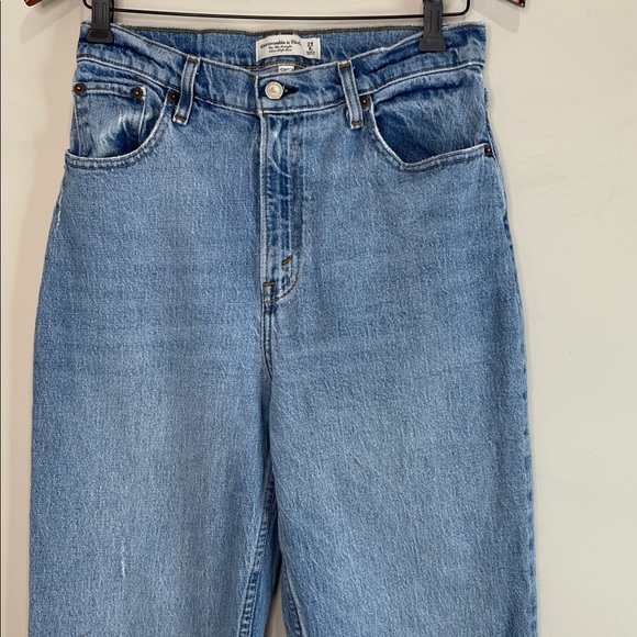 Abercrombie & Fitch Curve Love Ultra High Rise 90s Straight Jean *As Is* 29 8L - Picture 3 of 15